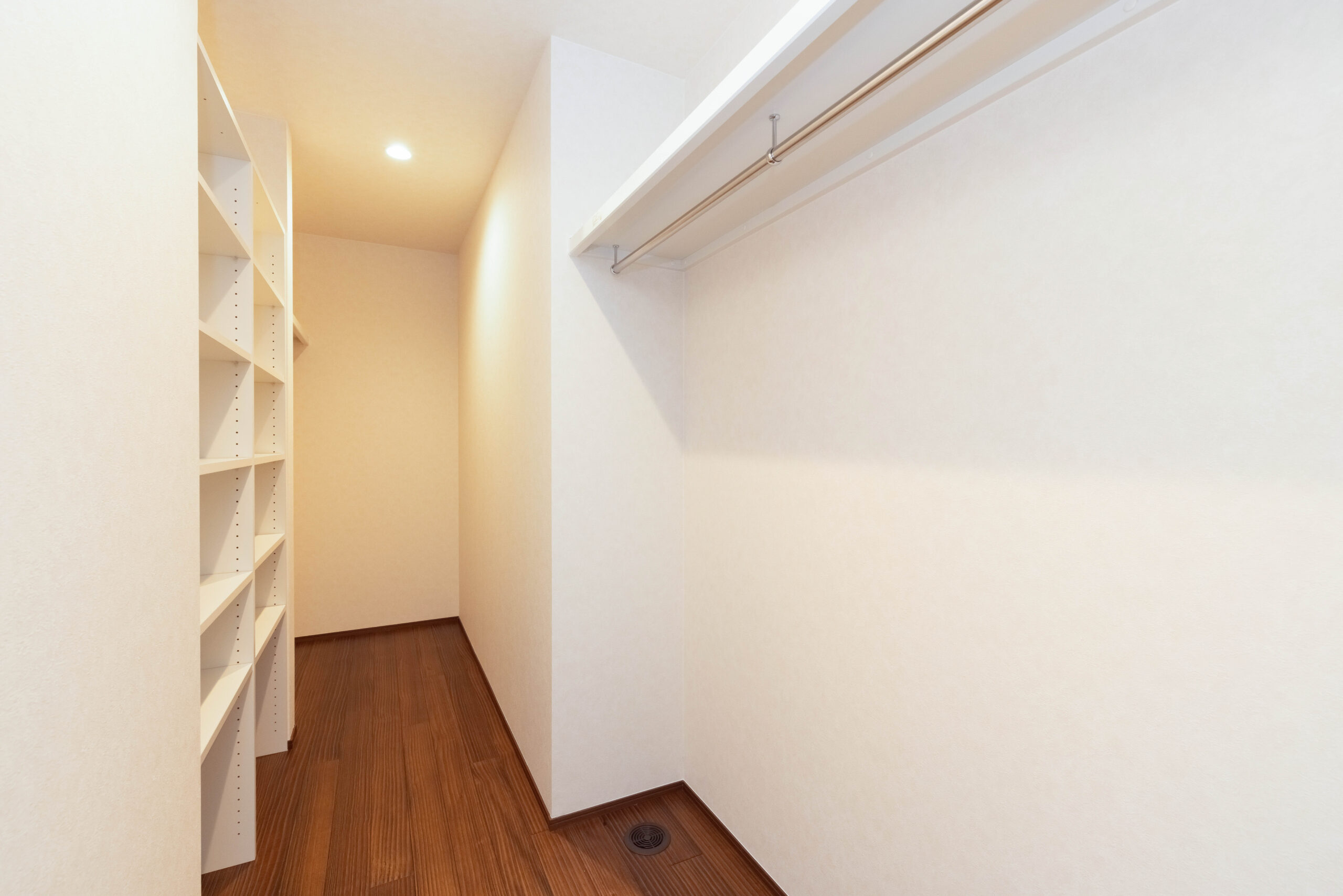 【奈良県生駒市】デザイン階段が際立つ家