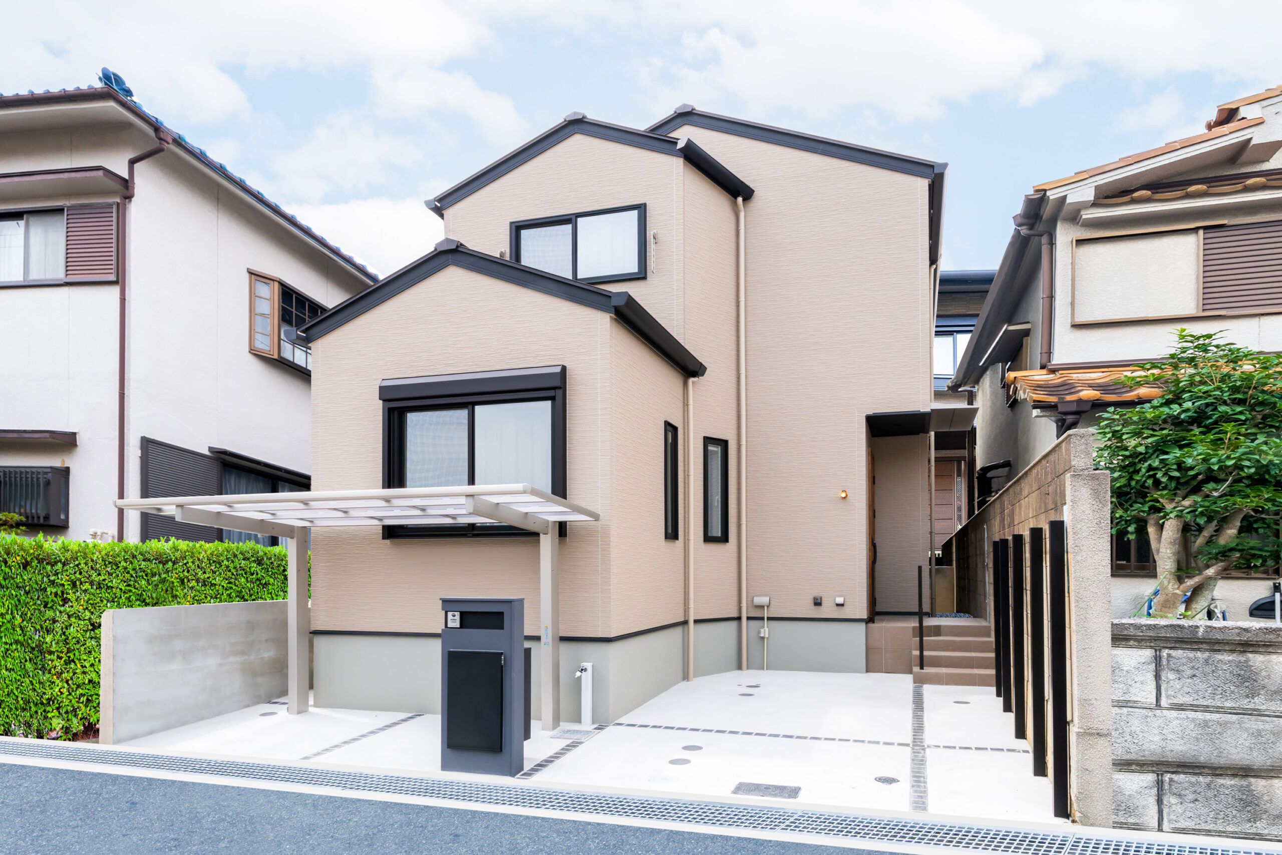 【兵庫県西宮市】間口6.6ｍ狭小土地に建つ開放感あふれるお家［98］